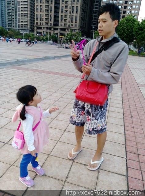 【家庭日】板橋第一體育場 玩滑板車/塑膠圓盤飛碟 親子玩樂 - 第8張圖 【家庭日】板橋第一體育場 玩滑板車/塑膠圓盤飛碟 親子玩樂