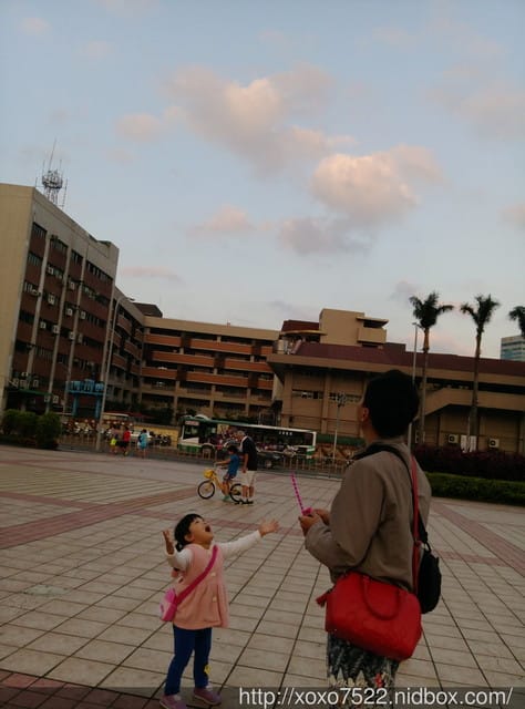 【家庭日】板橋第一體育場 玩滑板車/塑膠圓盤飛碟 親子玩樂 - 第9張圖 【家庭日】板橋第一體育場 玩滑板車/塑膠圓盤飛碟 親子玩樂