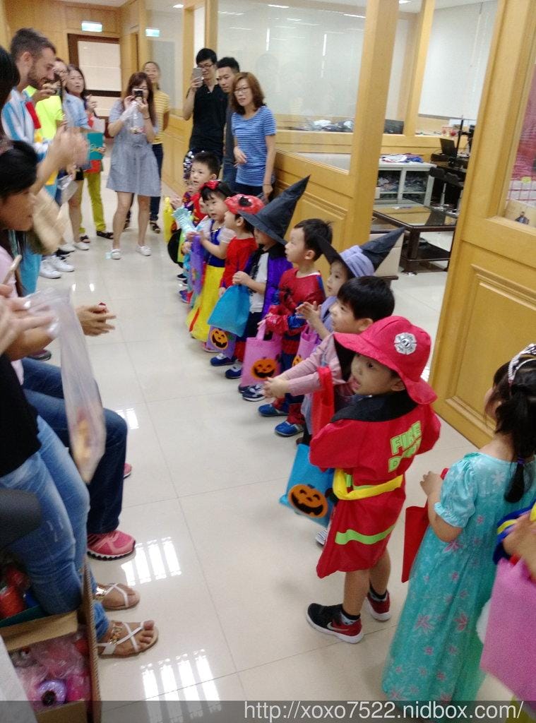 (補)10/28 生活美語村 妍寶貝幼兒園—搗蛋總動員 – 萬聖節踩街趣 Trick or Treat! - 第15張圖 (補)10/28 生活美語村 妍寶貝幼兒園—搗蛋總動員 – 萬聖節踩街趣 Trick or Treat!