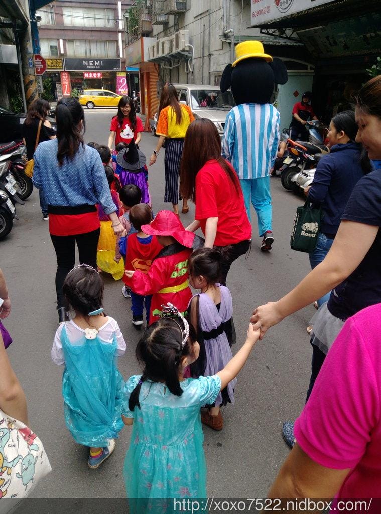 (補)10/28 生活美語村 妍寶貝幼兒園—搗蛋總動員 – 萬聖節踩街趣 Trick or Treat! - 第25張圖 (補)10/28 生活美語村 妍寶貝幼兒園—搗蛋總動員 – 萬聖節踩街趣 Trick or Treat!