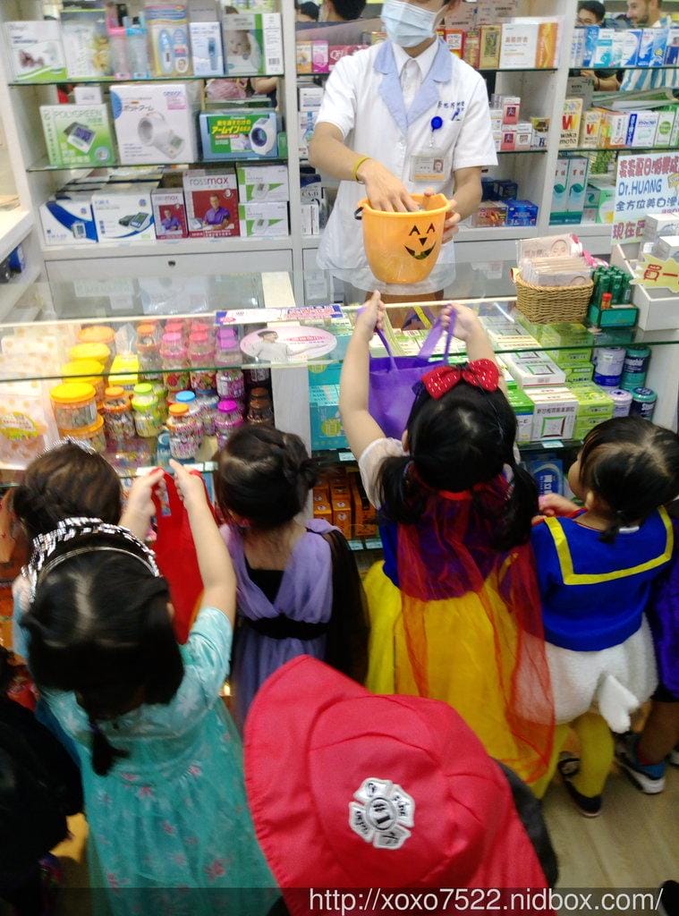 (補)10/28 生活美語村 妍寶貝幼兒園—搗蛋總動員 – 萬聖節踩街趣 Trick or Treat! - 第26張圖 (補)10/28 生活美語村 妍寶貝幼兒園—搗蛋總動員 – 萬聖節踩街趣 Trick or Treat!