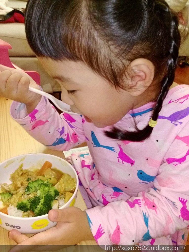 【美食】House 台灣好侍「House 北海道白醬料理奶油+佛蒙特咖哩甜味」讓孩子好胃口 深受喜愛,輕鬆做美味咖哩飯 - 第13張圖 【美食】House 台灣好侍「House 北海道白醬料理奶油+佛蒙特咖哩甜味」讓孩子好胃口 深受喜愛,輕鬆做美味咖哩飯