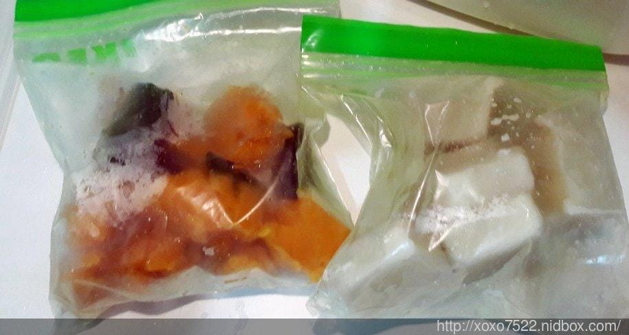 【副食品】替小卉寶貝的熬營養的 《龍骨+蔬果高湯》食物泥 - 第8張圖 【副食品】替小卉寶貝的熬營養的 《龍骨+蔬果高湯》食物泥