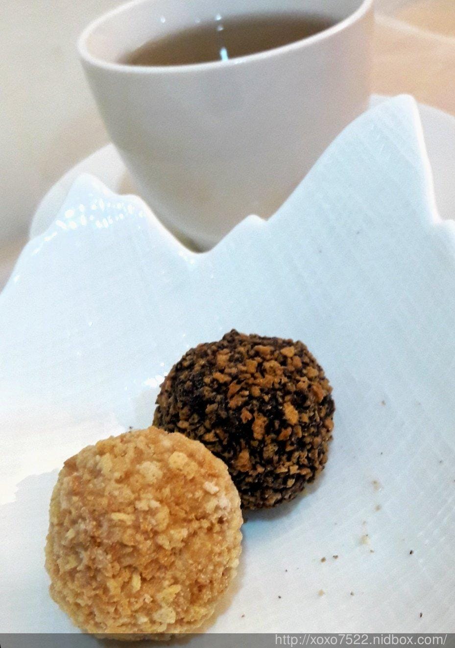 【國民零食推薦】 新上市美味三部曲! 《乖乖》孔雀松露脆芙 (黑巧晶鑽,白巧珍珠) 不甜膩更酥脆!! - 第5張圖 【國民零食推薦】 新上市美味三部曲! 《乖乖》孔雀松露脆芙 (黑巧晶鑽,白巧珍珠) 不甜膩更酥脆!!