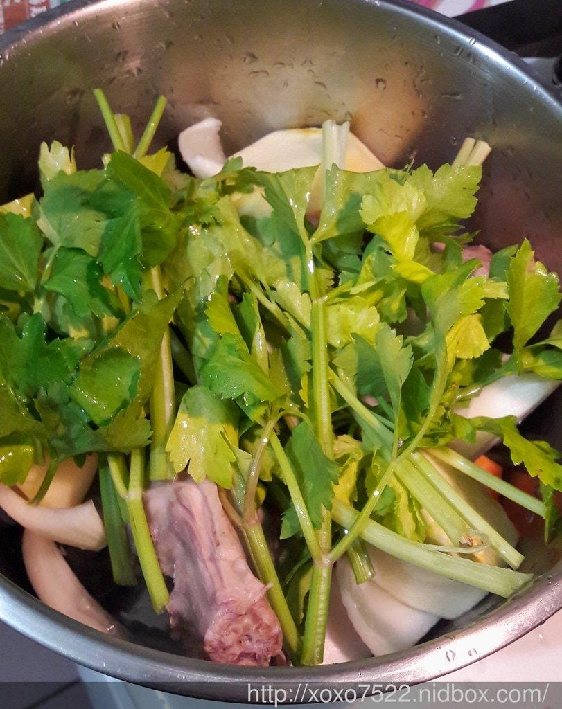 【副食品】小卉寶寶的雞骨蔬菜高湯 營養健康紀錄 - 第9張圖 【副食品】小卉寶寶的雞骨蔬菜高湯 營養健康紀錄