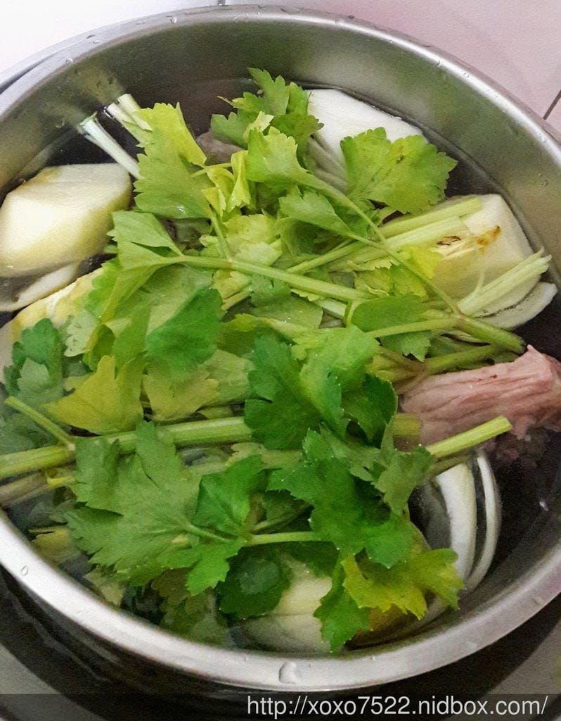 【副食品】小卉寶寶的雞骨蔬菜高湯 營養健康紀錄 - 第10張圖 【副食品】小卉寶寶的雞骨蔬菜高湯 營養健康紀錄