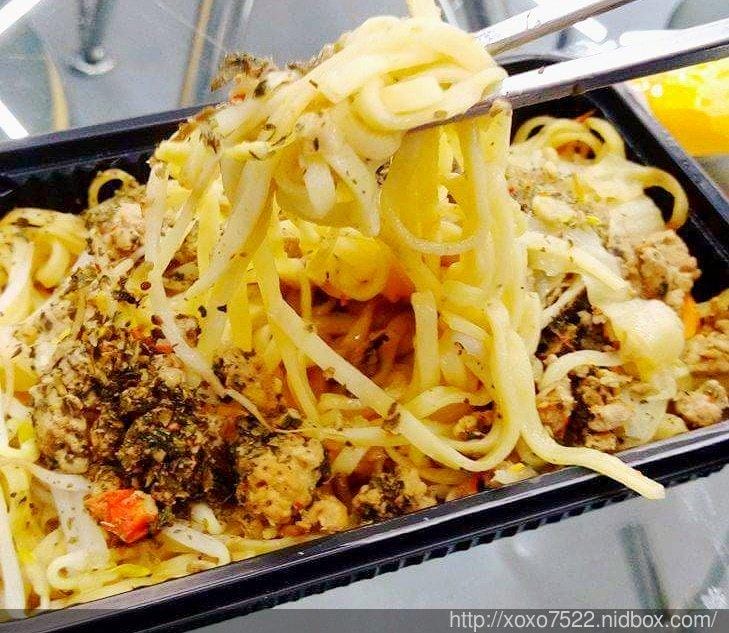 【宅配美食】明誠炒米粉 《古早味美食&打拋豬系列》接單現做,3分鐘端出手工炒麵,冷凍宅配 加熱即食方便料理!! - 第8張圖 【宅配美食】明誠炒米粉 《古早味美食&打拋豬系列》接單現做,3分鐘端出手工炒麵,冷凍宅配 加熱即食方便料理!!