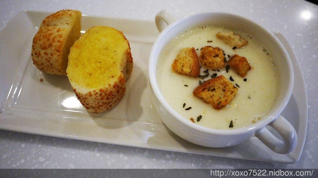 【食♡板橋美食】Oyami cafe 身處夢幻城堡中 享受下午茶悠閒時光☆鬆餅,義大利麵☆ 捷運新埔站 - 第13張圖 【食♡板橋美食】Oyami cafe 身處夢幻城堡中 享受下午茶悠閒時光☆鬆餅,義大利麵☆ 捷運新埔站