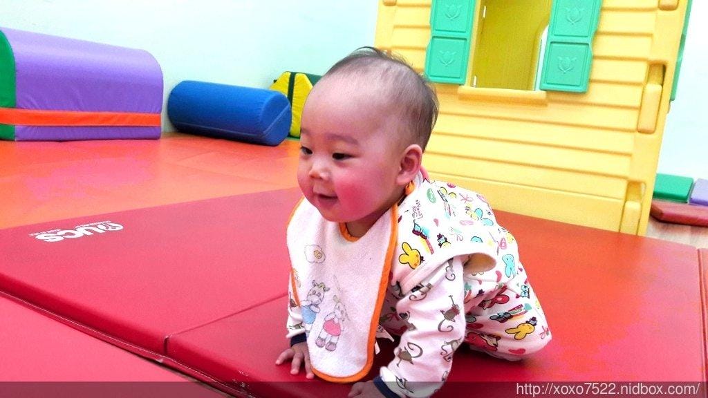 帶小卉寶貝來 新板公共托育中心 親子一起來玩樂的好地方,玩玩具 / 講故事 / 爬爬 - 第6張圖 帶小卉寶貝來 新板公共托育中心 親子一起來玩樂的好地方,玩玩具 / 講故事 / 爬爬