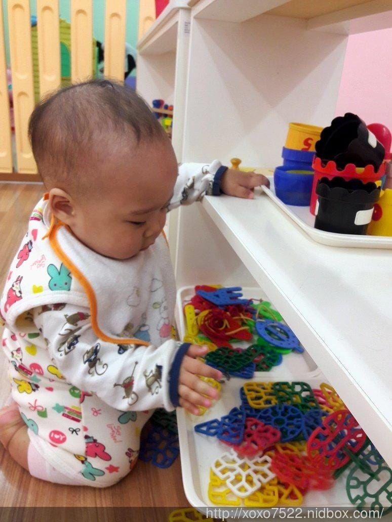 帶小卉寶貝來 新板公共托育中心 親子一起來玩樂的好地方,玩玩具 / 講故事 / 爬爬 - 第15張圖 帶小卉寶貝來 新板公共托育中心 親子一起來玩樂的好地方,玩玩具 / 講故事 / 爬爬