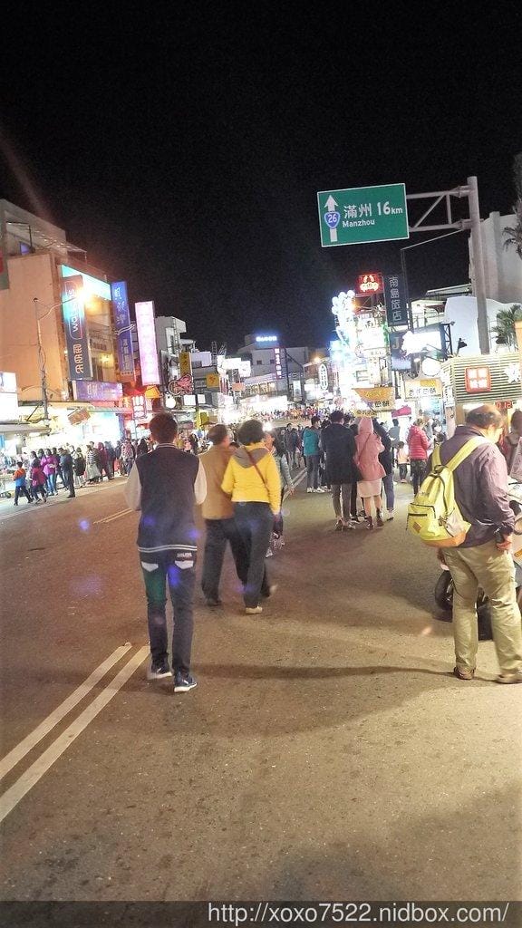 墾丁大街美食推薦【阿布拉瘋墾丁】新鮮蛤仔、起司雞、人體噴繪/飾品 ,等你來玩耍 - 第2張圖 墾丁大街美食推薦【阿布拉瘋墾丁】新鮮蛤仔、起司雞、人體噴繪/飾品 ,等你來玩耍