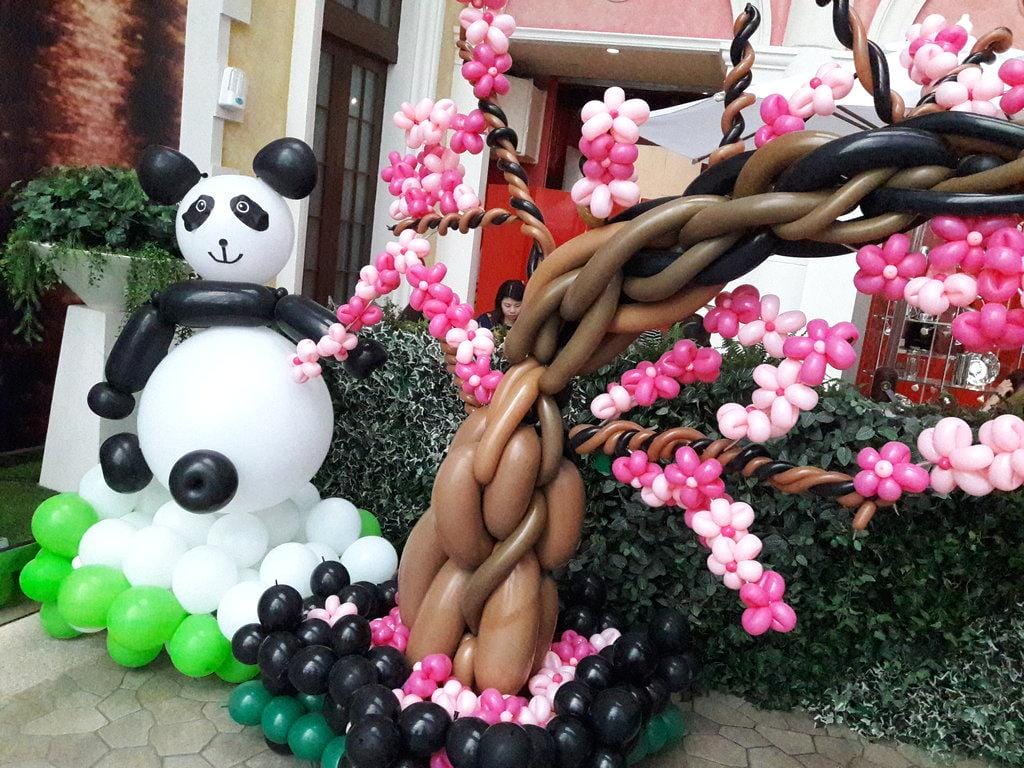 【2017兒童節連假第一天】板橋大遠百氣球展，魔術秀  真好玩