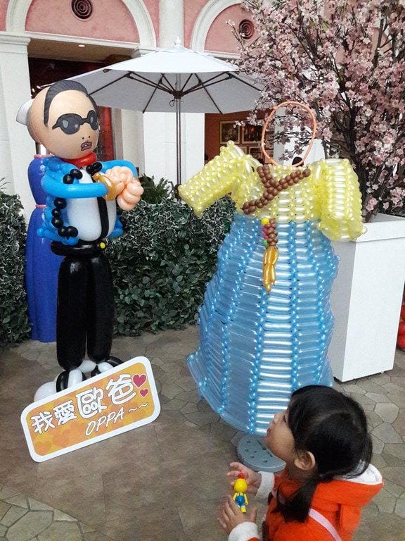 【2017兒童節連假第一天】板橋大遠百氣球展，魔術秀  真好玩