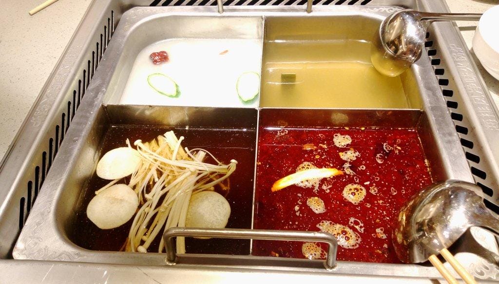 【食記 ●板橋】海底撈台灣二號店新開幕, 品嘗火鍋看秀,氣氛熱鬧滾滾,兒童遊戲區 - 第22張圖 【食記 ●板橋】海底撈台灣二號店新開幕, 品嘗火鍋看秀,氣氛熱鬧滾滾,兒童遊戲區