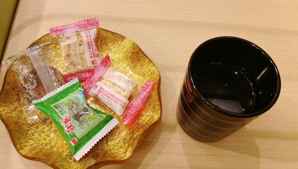 【食記 ●板橋】海底撈台灣二號店新開幕, 品嘗火鍋看秀,氣氛熱鬧滾滾,兒童遊戲區 - 第9張圖 【食記 ●板橋】海底撈台灣二號店新開幕, 品嘗火鍋看秀,氣氛熱鬧滾滾,兒童遊戲區