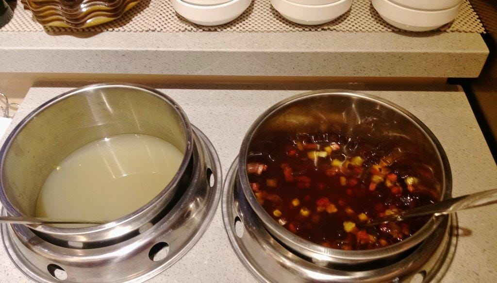 【食記 ●板橋】海底撈台灣二號店新開幕, 品嘗火鍋看秀,氣氛熱鬧滾滾,兒童遊戲區 - 第5張圖 【食記 ●板橋】海底撈台灣二號店新開幕, 品嘗火鍋看秀,氣氛熱鬧滾滾,兒童遊戲區