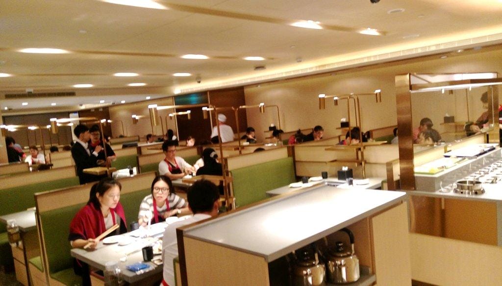 【食記 ●板橋】海底撈台灣二號店新開幕, 品嘗火鍋看秀,氣氛熱鬧滾滾,兒童遊戲區 - 第14張圖 【食記 ●板橋】海底撈台灣二號店新開幕, 品嘗火鍋看秀,氣氛熱鬧滾滾,兒童遊戲區
