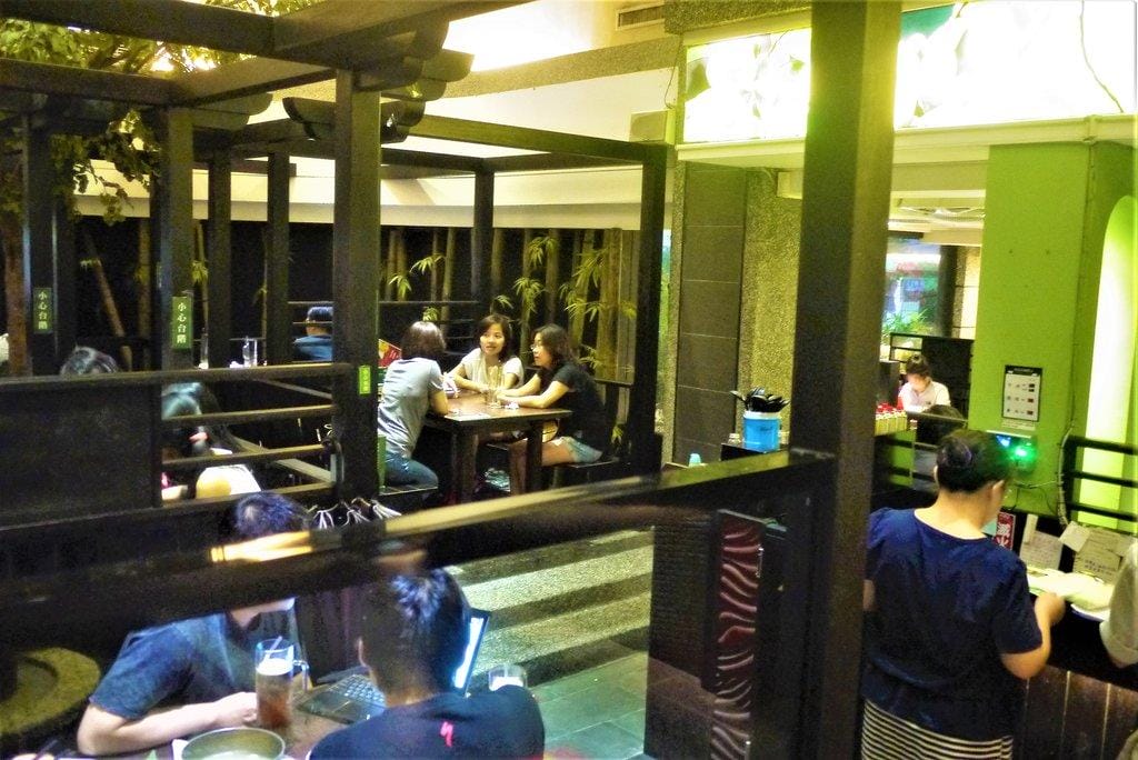 【食記】集客人間茶館(內湖店)餐點選擇性多樣化,古色古香庭園風,WIFI無限上網●免費 提供桌遊系列~~適合三五好友同樂!!! - 第8張圖 【食記】集客人間茶館(內湖店)餐點選擇性多樣化,古色古香庭園風,WIFI無限上網●免費 提供桌遊系列~~適合三五好友同樂!!!