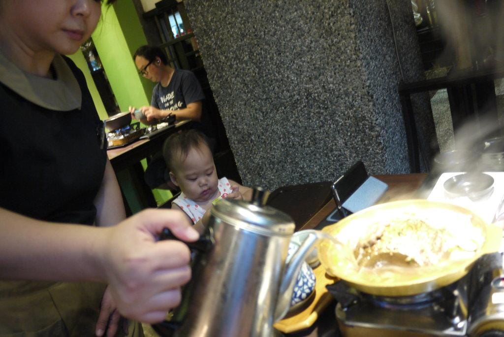 【食記】集客人間茶館(內湖店)餐點選擇性多樣化,古色古香庭園風,WIFI無限上網●免費 提供桌遊系列~~適合三五好友同樂!!! - 第35張圖 【食記】集客人間茶館(內湖店)餐點選擇性多樣化,古色古香庭園風,WIFI無限上網●免費 提供桌遊系列~~適合三五好友同樂!!!
