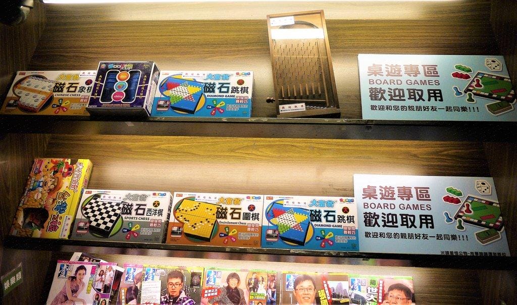 【食記】集客人間茶館(內湖店)餐點選擇性多樣化,古色古香庭園風,WIFI無限上網●免費 提供桌遊系列~~適合三五好友同樂!!! - 第19張圖 【食記】集客人間茶館(內湖店)餐點選擇性多樣化,古色古香庭園風,WIFI無限上網●免費 提供桌遊系列~~適合三五好友同樂!!!