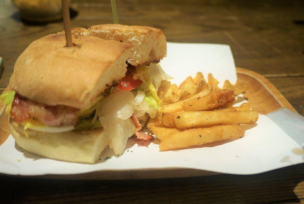 【新北●板橋早午餐】夏一棧brunch café  溫馨早午餐 | 紐澳牛肉起司堡大口吃 | 熱拿鐵拉花 | wifi | 不限時、免費插座