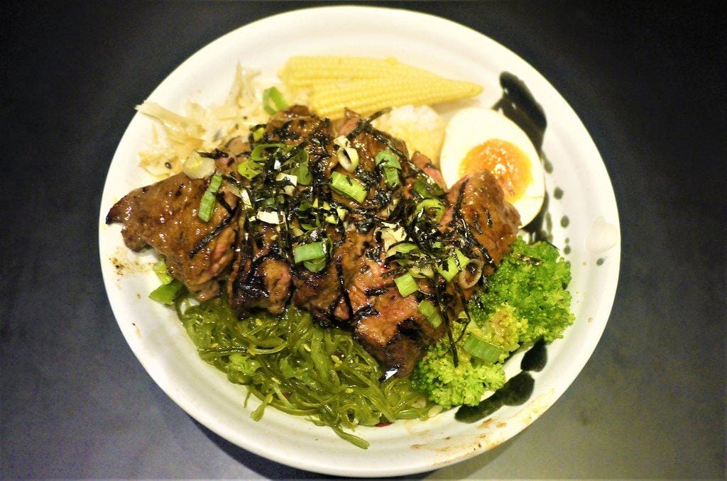 【板橋丼飯】極幻燒肉弁当,現撈頂級活龍蝦,大口吃龍蝦海膽,現烤美味無法擋 - 第16張圖 【板橋丼飯】極幻燒肉弁当,現撈頂級活龍蝦,大口吃龍蝦海膽,現烤美味無法擋