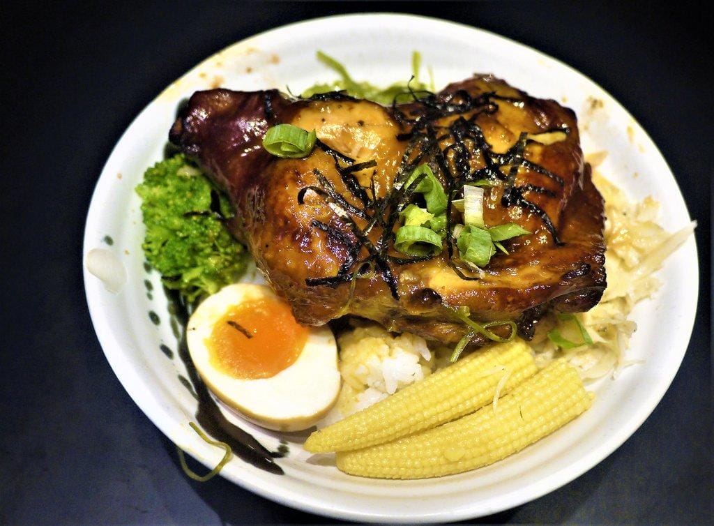 【板橋丼飯】極幻燒肉弁当,現撈頂級活龍蝦,大口吃龍蝦海膽,現烤美味無法擋 - 第20張圖 【板橋丼飯】極幻燒肉弁当,現撈頂級活龍蝦,大口吃龍蝦海膽,現烤美味無法擋
