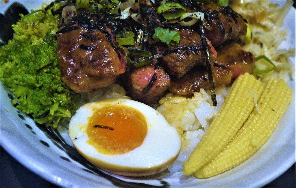 【板橋丼飯】極幻燒肉弁当,現撈頂級活龍蝦,大口吃龍蝦海膽,現烤美味無法擋 - 第17張圖 【板橋丼飯】極幻燒肉弁当,現撈頂級活龍蝦,大口吃龍蝦海膽,現烤美味無法擋