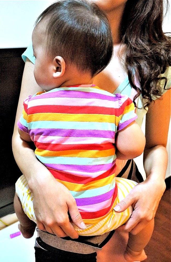 【揹巾推薦】瑞士品牌 MiaMily健康護脊嬰兒背帶,減輕雙肩的負擔/符合人體工學設計,一年保固 - 第12張圖 【揹巾推薦】瑞士品牌 MiaMily健康護脊嬰兒背帶,減輕雙肩的負擔/符合人體工學設計,一年保固