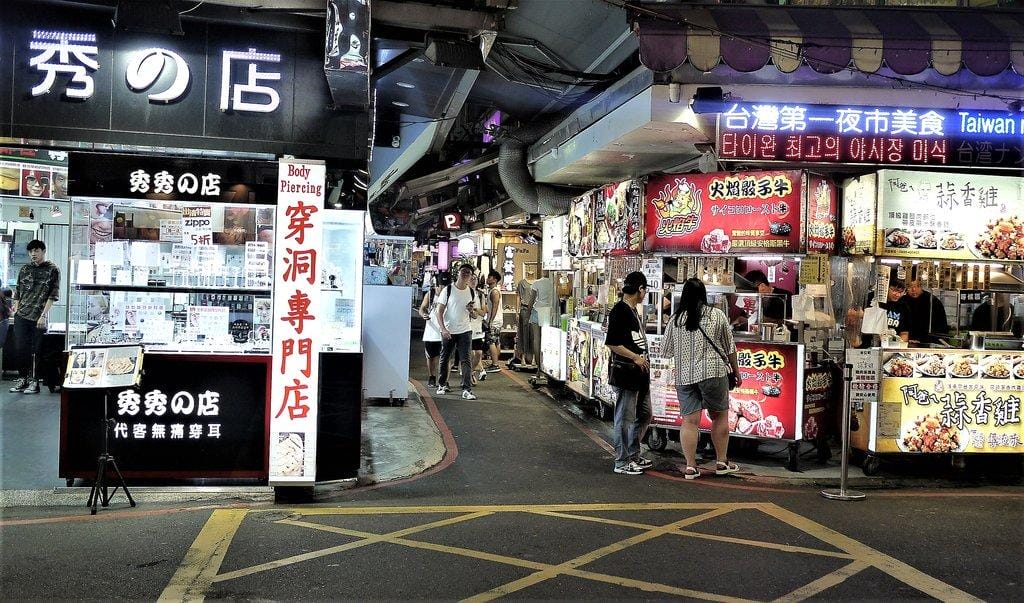 【西門町餐廳】Oyami cafe 少女心爆發,彷彿身處夢幻城堡內、台北下午茶 / 姐妹們的聚會首選 / 義大利麵 / 草莓鬆餅 - 第3張圖 【西門町餐廳】Oyami cafe 少女心爆發,彷彿身處夢幻城堡內、台北下午茶 / 姐妹們的聚會首選 / 義大利麵 / 草莓鬆餅