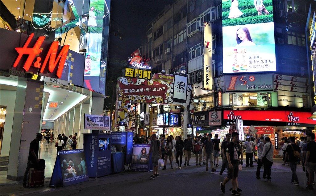【西門町餐廳】Oyami cafe 少女心爆發,彷彿身處夢幻城堡內、台北下午茶 / 姐妹們的聚會首選 / 義大利麵 / 草莓鬆餅 - 第2張圖 【西門町餐廳】Oyami cafe 少女心爆發,彷彿身處夢幻城堡內、台北下午茶 / 姐妹們的聚會首選 / 義大利麵 / 草莓鬆餅
