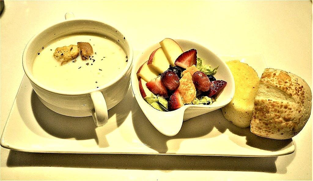 【西門町餐廳】Oyami cafe 少女心爆發,彷彿身處夢幻城堡內、台北下午茶 / 姐妹們的聚會首選 / 義大利麵 / 草莓鬆餅 - 第19張圖 【西門町餐廳】Oyami cafe 少女心爆發,彷彿身處夢幻城堡內、台北下午茶 / 姐妹們的聚會首選 / 義大利麵 / 草莓鬆餅