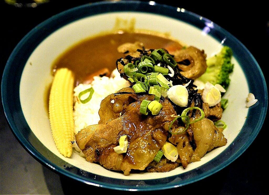 【新北 板橋】極幻燒肉弁当、花蟹烤牛豬丼 /極幻龍蝦丼、 百元丼飯 CP值高