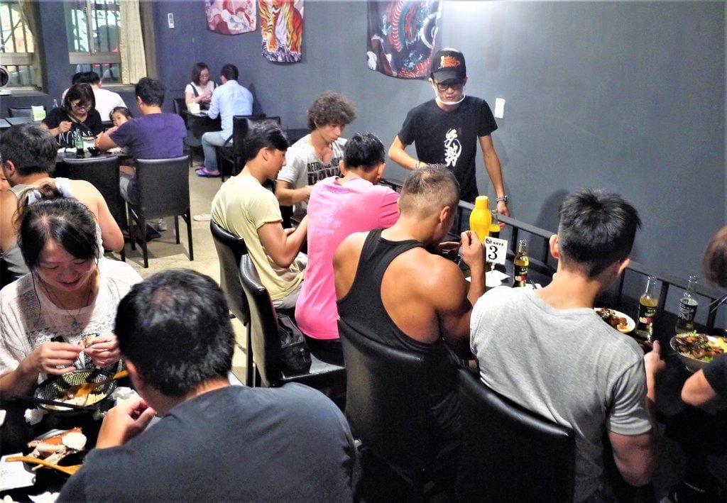 【新北 板橋】極幻燒肉弁当、花蟹烤牛豬丼 /極幻龍蝦丼、 百元丼飯 CP值高 - 第9張圖 【新北 板橋】極幻燒肉弁当、花蟹烤牛豬丼 /極幻龍蝦丼、 百元丼飯 CP值高