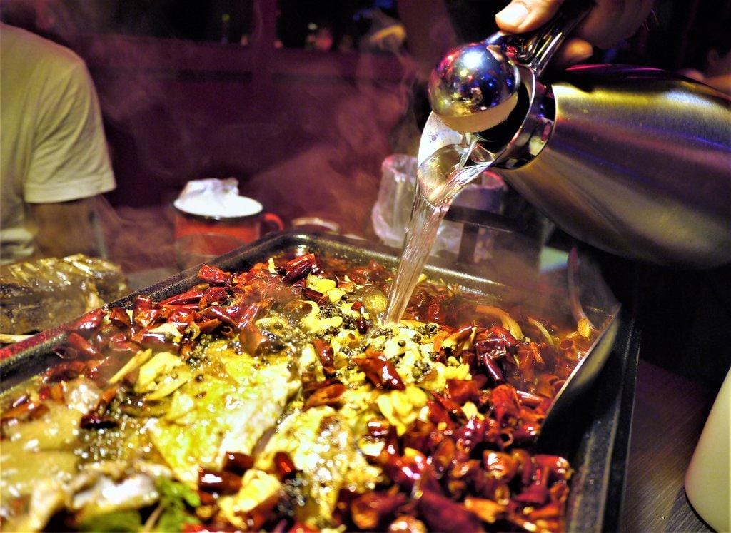 【新北中和美食】水貨  炭火烤魚技術，一魚兩吃，麻辣燙～挑戰你的視覺味覺新享受