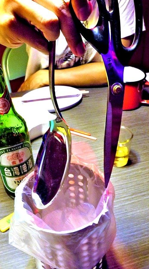【新北中和美食】水貨 炭火烤魚技術,一魚兩吃,麻辣燙~挑戰你的視覺味覺新享受 - 第23張圖 【新北中和美食】水貨 炭火烤魚技術,一魚兩吃,麻辣燙~挑戰你的視覺味覺新享受