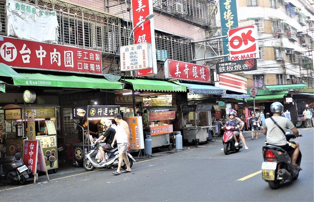 【新北土城】行運吐司FabulousToast,超牽絲的乳酪絲,高麗菜絲,燒肉都夾在熱壓吐司裡~超犯規美味 - 第2張圖 【新北土城】行運吐司FabulousToast,超牽絲的乳酪絲,高麗菜絲,燒肉都夾在熱壓吐司裡~超犯規美味