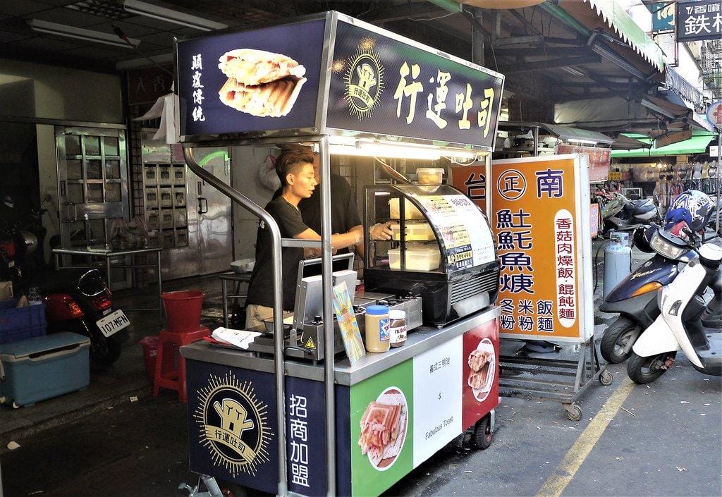 【新北土城】行運吐司FabulousToast,超牽絲的乳酪絲,高麗菜絲,燒肉都夾在熱壓吐司裡~超犯規美味 - 第4張圖 【新北土城】行運吐司FabulousToast,超牽絲的乳酪絲,高麗菜絲,燒肉都夾在熱壓吐司裡~超犯規美味