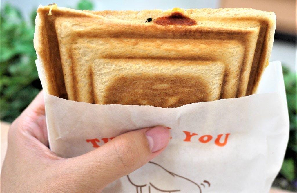 【新北土城】行運吐司FabulousToast,超牽絲的乳酪絲,高麗菜絲,燒肉都夾在熱壓吐司裡~超犯規美味 - 第22張圖 【新北土城】行運吐司FabulousToast,超牽絲的乳酪絲,高麗菜絲,燒肉都夾在熱壓吐司裡~超犯規美味