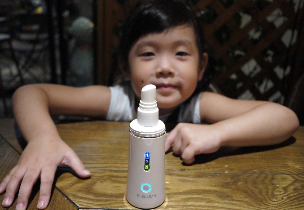 【嬰幼兒童 】ELECLEAN e立淨消毒噴霧 親膚乾洗手,抗菌消毒噴霧 / 小小一台便於攜帶 / 無化學添加物 - 第25張圖 【嬰幼兒童 】ELECLEAN e立淨消毒噴霧 親膚乾洗手,抗菌消毒噴霧 / 小小一台便於攜帶 / 無化學添加物