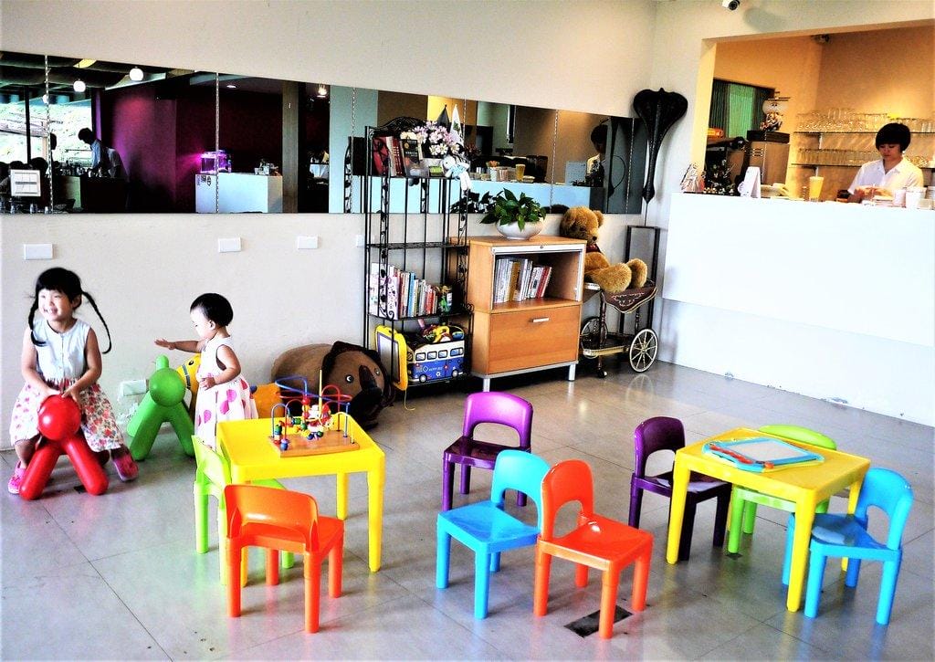 【親子玩樂】日光行館 戶外大草坪、池塘、沙坑、盪鞦韆可玩耍,台北景觀餐廳/淡水下午茶,完整菜單 - 第15張圖 【親子玩樂】日光行館 戶外大草坪、池塘、沙坑、盪鞦韆可玩耍,台北景觀餐廳/淡水下午茶,完整菜單