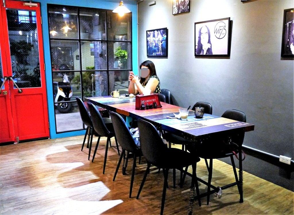 【板橋下午茶】重金屬布朗尼工廠,ROCK搖滾,重金屬樂團~ ☆ IG熱門打卡店家,影音介紹 - 第9張圖 【板橋下午茶】重金屬布朗尼工廠,ROCK搖滾,重金屬樂團~ ☆ IG熱門打卡店家,影音介紹