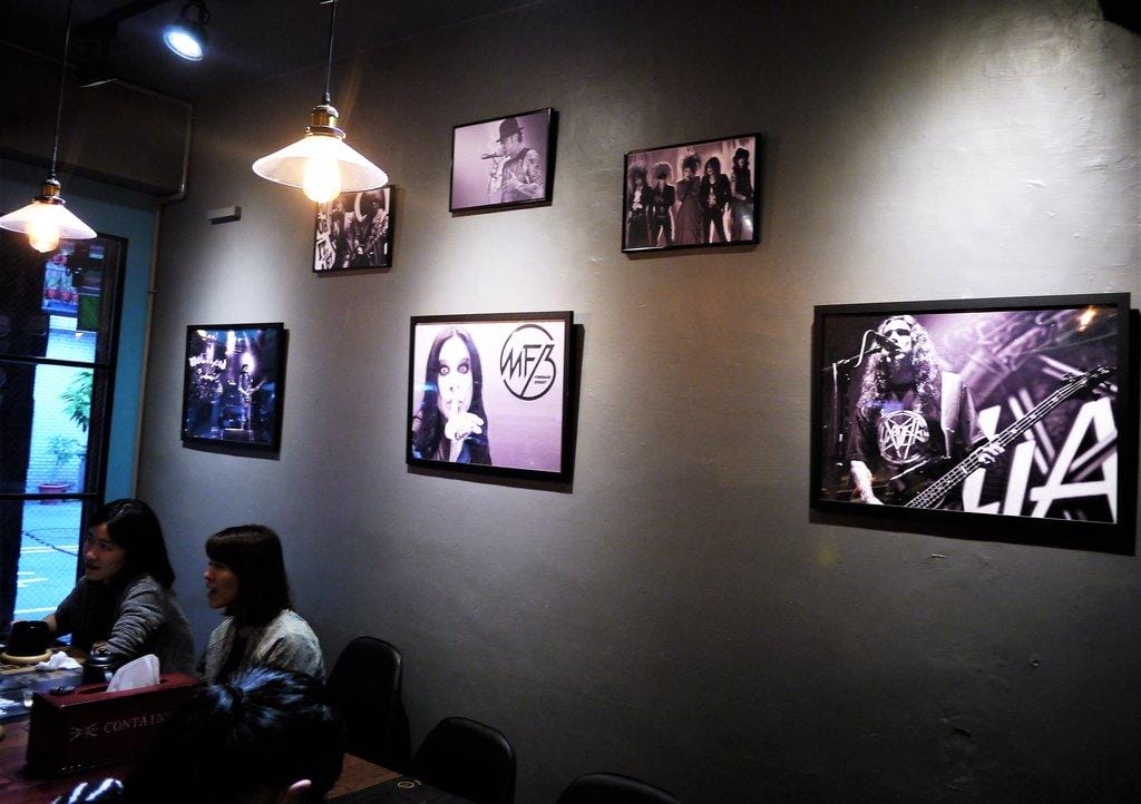 【板橋下午茶】重金屬布朗尼工廠,ROCK搖滾,重金屬樂團~ ☆ IG熱門打卡店家,影音介紹 - 第6張圖 【板橋下午茶】重金屬布朗尼工廠,ROCK搖滾,重金屬樂團~ ☆ IG熱門打卡店家,影音介紹