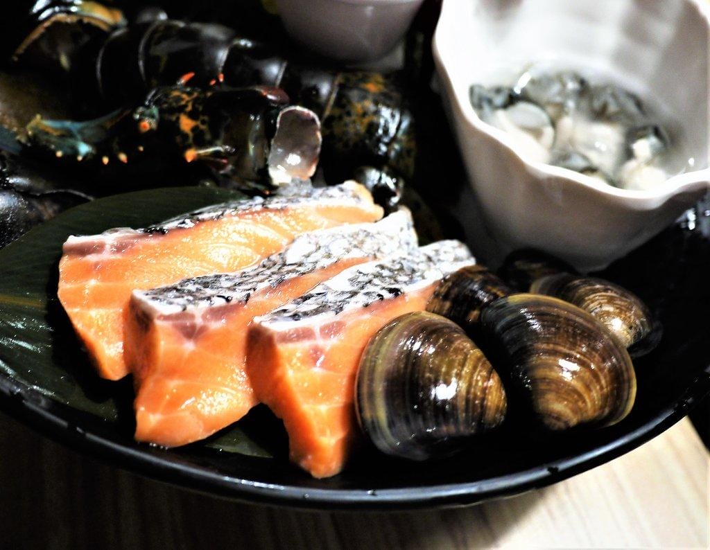 【板橋/火鍋】 鮮入圍煮-精緻鍋物,活波士頓龍蝦鍋,活沙公鍋~滿滿的頂級海鮮~文末有完整菜單 - 第39張圖 【板橋/火鍋】 鮮入圍煮-精緻鍋物,活波士頓龍蝦鍋,活沙公鍋~滿滿的頂級海鮮~文末有完整菜單