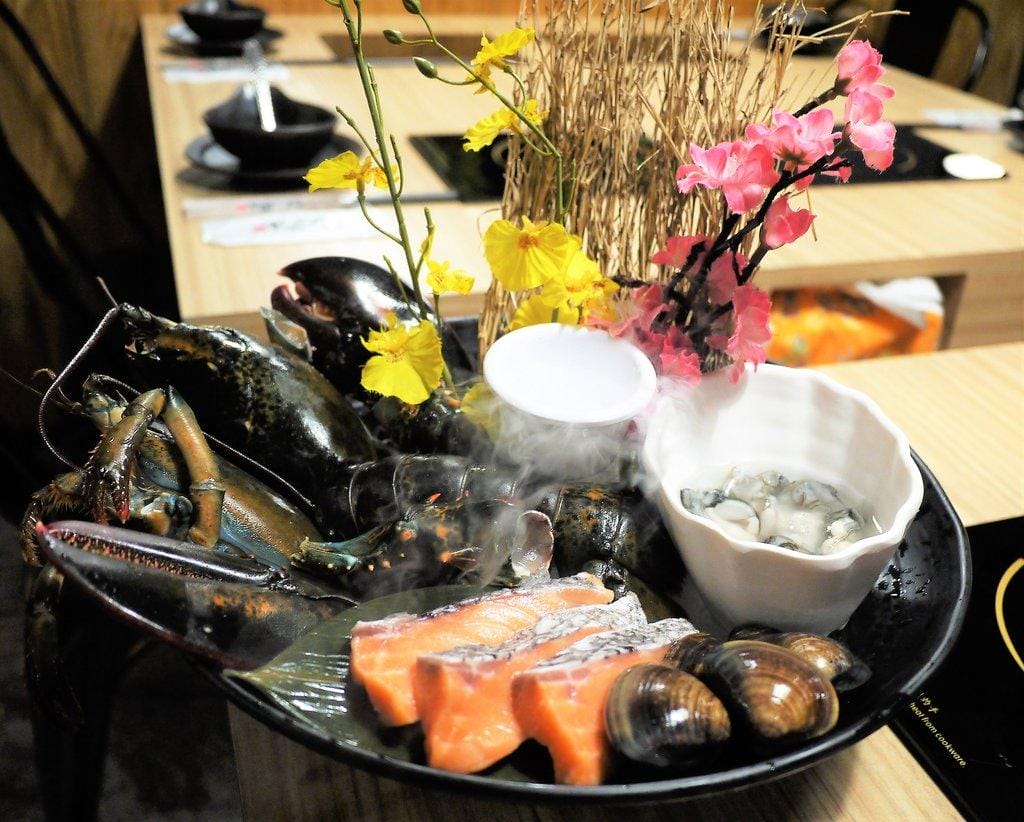 【板橋/火鍋】 鮮入圍煮-精緻鍋物,活波士頓龍蝦鍋,活沙公鍋~滿滿的頂級海鮮~文末有完整菜單 - 第31張圖 【板橋/火鍋】 鮮入圍煮-精緻鍋物,活波士頓龍蝦鍋,活沙公鍋~滿滿的頂級海鮮~文末有完整菜單