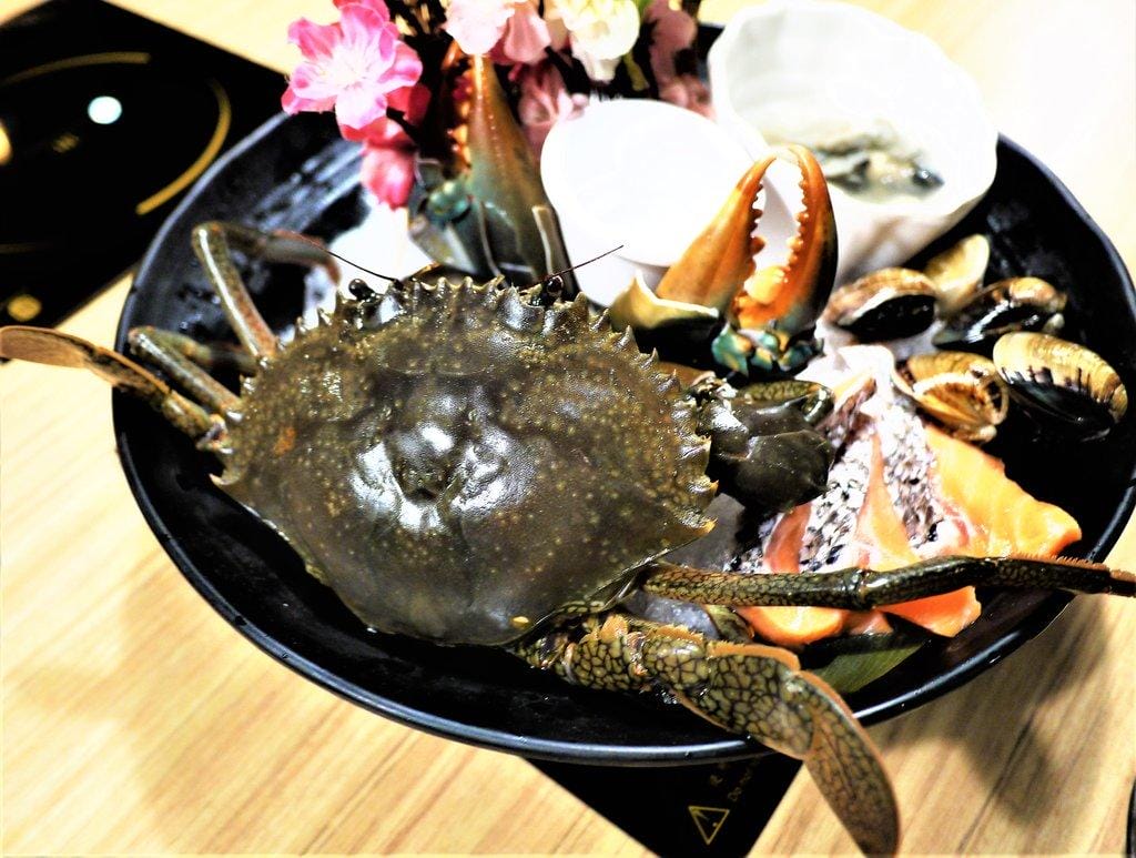 【板橋/火鍋】 鮮入圍煮-精緻鍋物,活波士頓龍蝦鍋,活沙公鍋~滿滿的頂級海鮮~文末有完整菜單 - 第46張圖 【板橋/火鍋】 鮮入圍煮-精緻鍋物,活波士頓龍蝦鍋,活沙公鍋~滿滿的頂級海鮮~文末有完整菜單