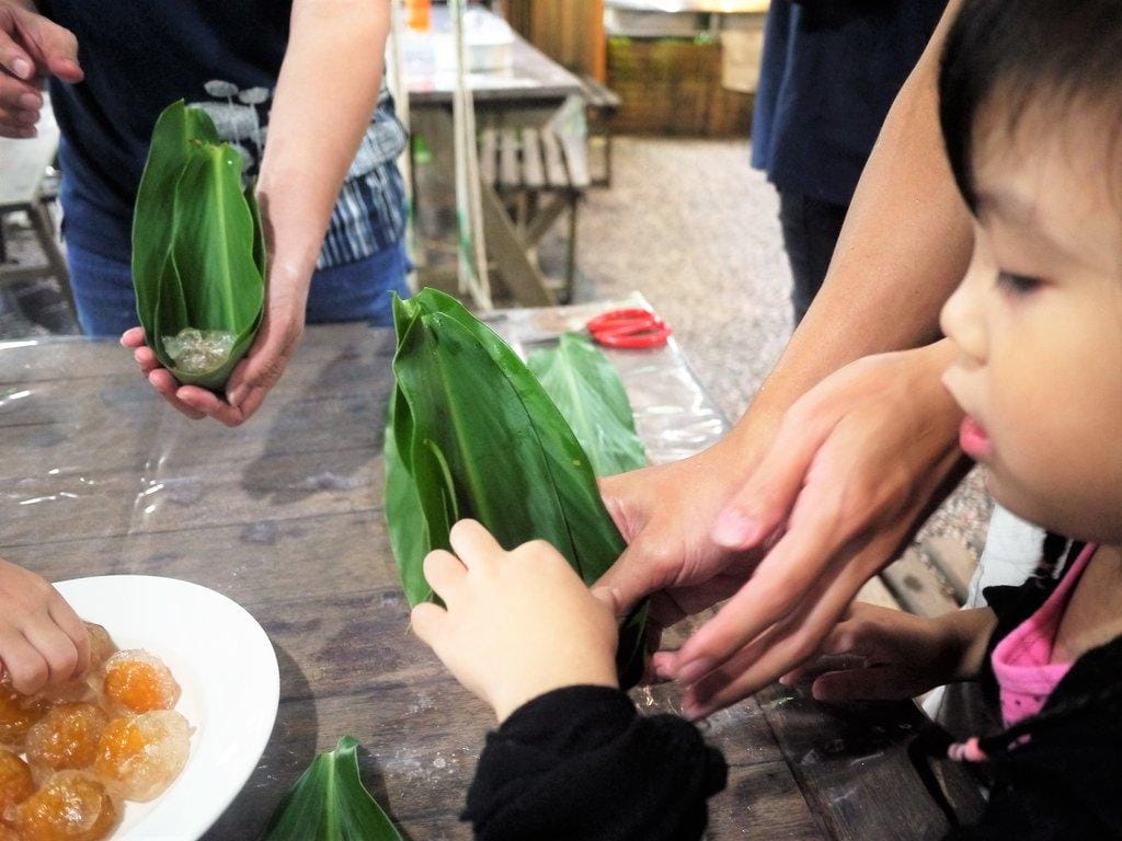 【親子DIY】宜蘭 花泉休閒農場,親子同遊樂趣多,自己手作麵條好好吃 ,DIY晶棗粽 / 生態瓶 - 第61張圖 【親子DIY】宜蘭 花泉休閒農場,親子同遊樂趣多,自己手作麵條好好吃 ,DIY晶棗粽 / 生態瓶