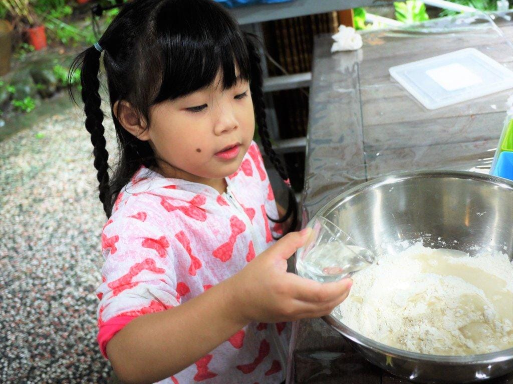 【親子DIY】宜蘭 花泉休閒農場,親子同遊樂趣多,自己手作麵條好好吃 ,DIY晶棗粽 / 生態瓶 - 第12張圖 【親子DIY】宜蘭 花泉休閒農場,親子同遊樂趣多,自己手作麵條好好吃 ,DIY晶棗粽 / 生態瓶