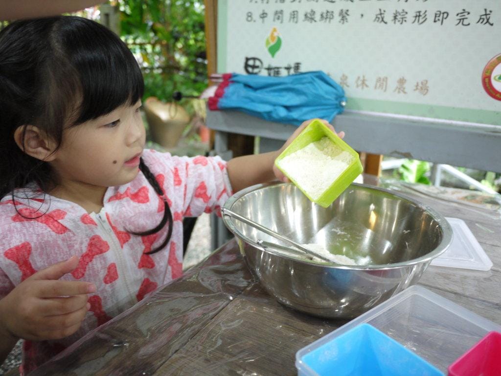 【親子DIY】宜蘭 花泉休閒農場,親子同遊樂趣多,自己手作麵條好好吃 ,DIY晶棗粽 / 生態瓶 - 第11張圖 【親子DIY】宜蘭 花泉休閒農場,親子同遊樂趣多,自己手作麵條好好吃 ,DIY晶棗粽 / 生態瓶