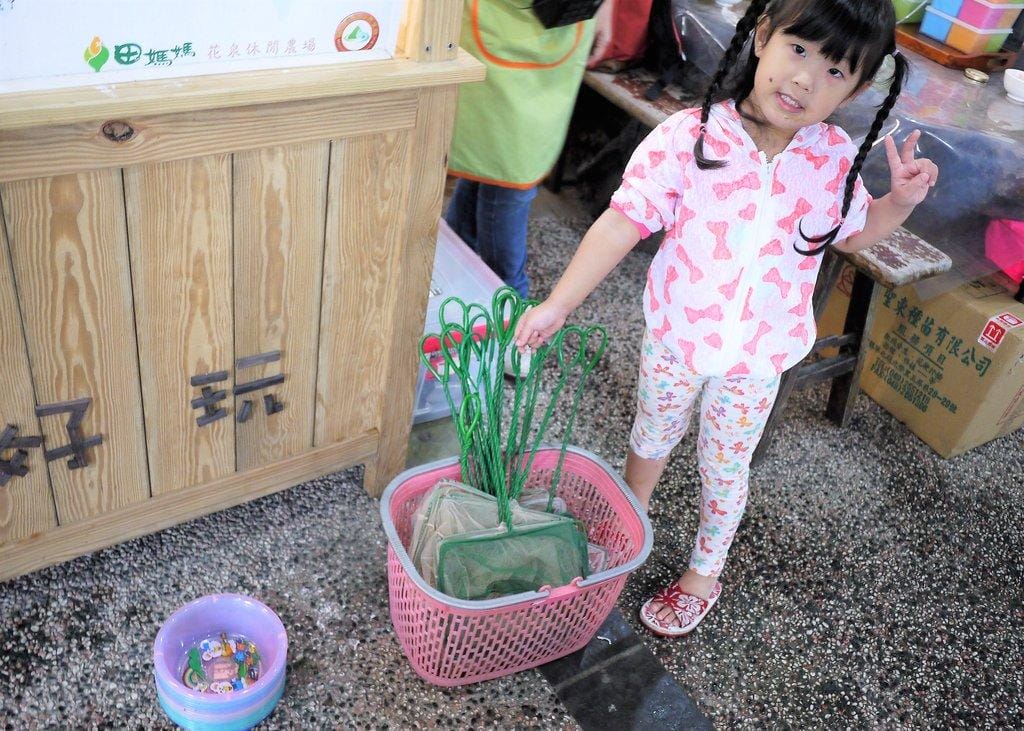 【親子DIY】宜蘭 花泉休閒農場，親子同遊樂趣多，自己手作麵條好好吃 ，DIY晶棗粽 / 生態瓶